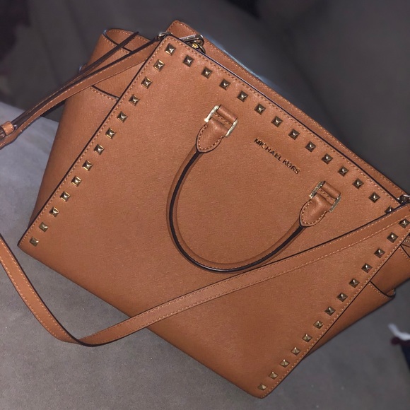 Michael Kors studded Selma satchel - Picture 3 of 5